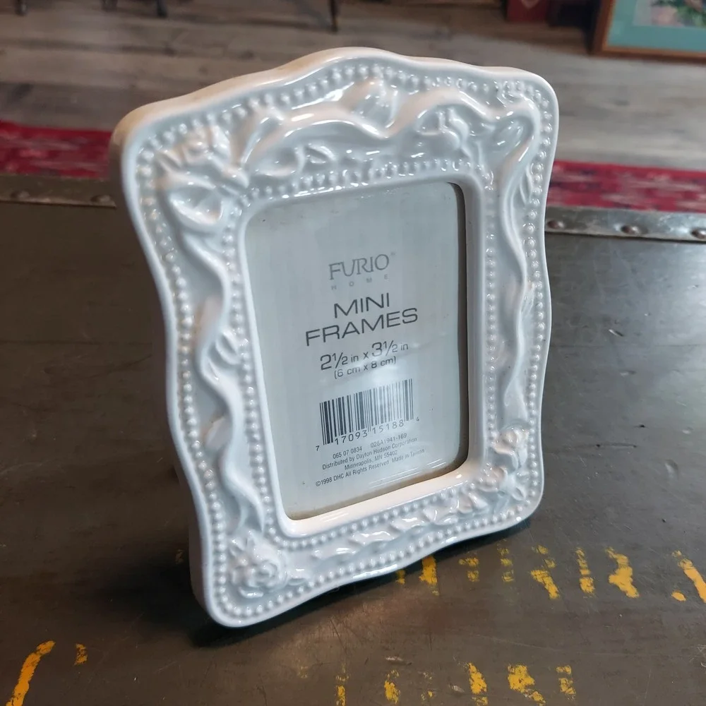 Furio Home White Ceramic Mini Picture Frame Ornate Floral Scroll 2.5x3.5 Vintage